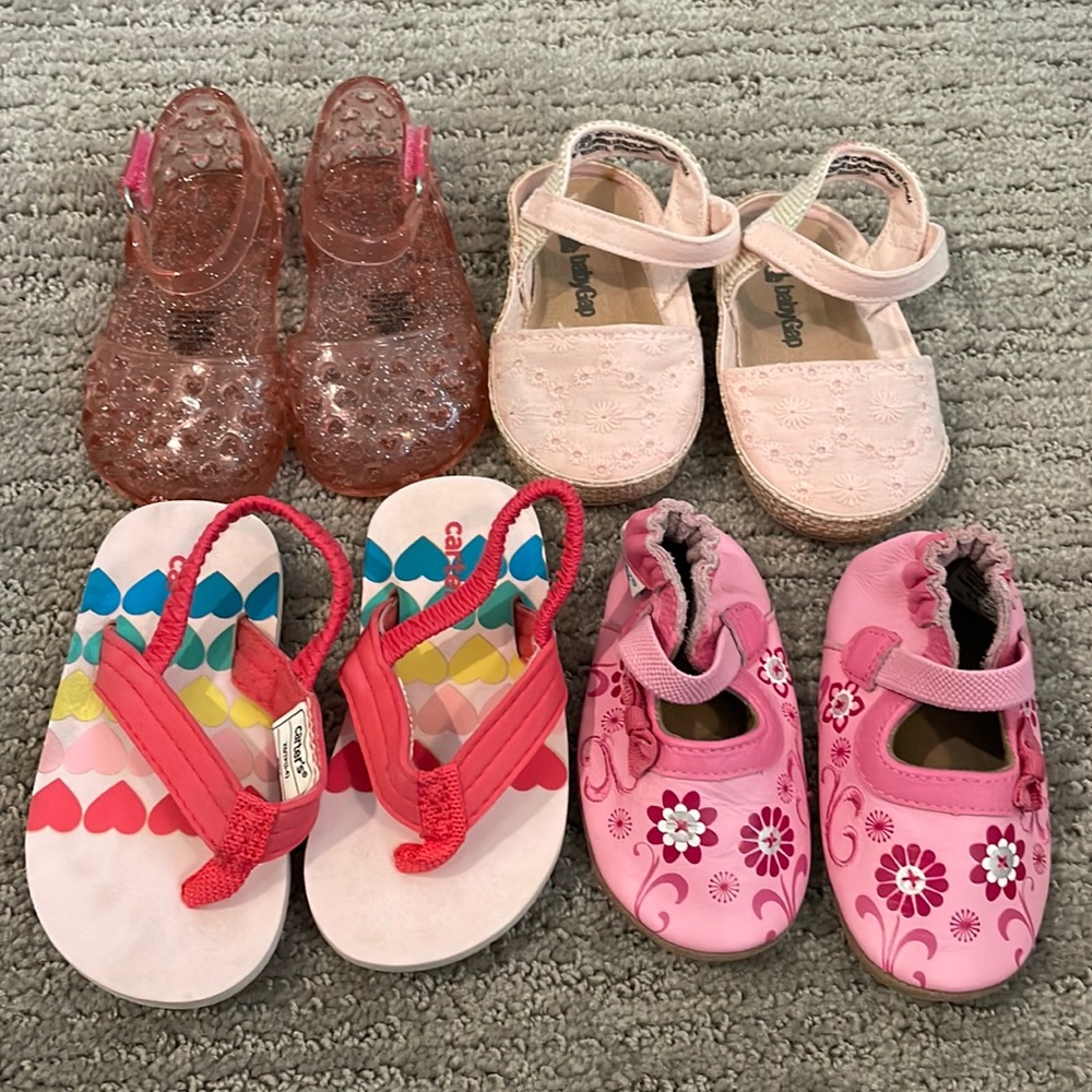NEW!! Baby Gap, Robeez, Carters, Old Navy bundle BABY Newborn
